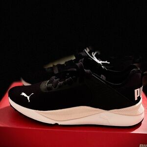 PUMA PC RUNNER SNEAKER women’s 6.5